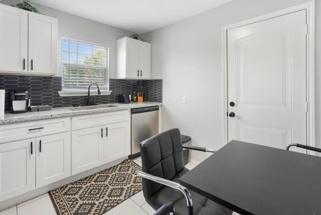 Cozy Two Bedroom Home Minutes From Downtown! 휴스턴 외부 사진