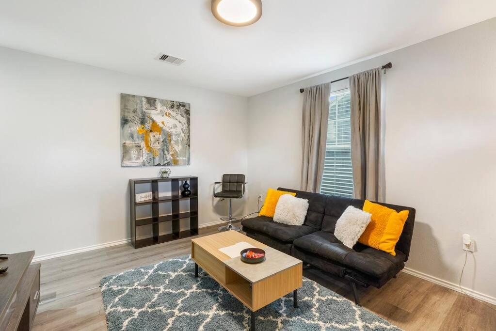 Cozy Two Bedroom Home Minutes From Downtown! 휴스턴 외부 사진